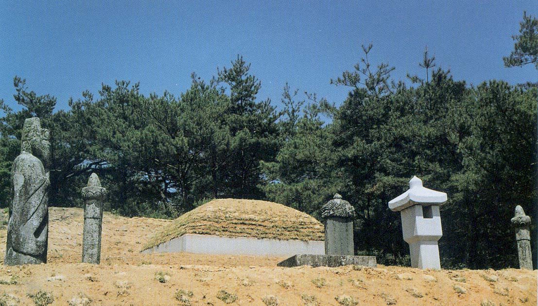 04-5집의공 묘소.jpg